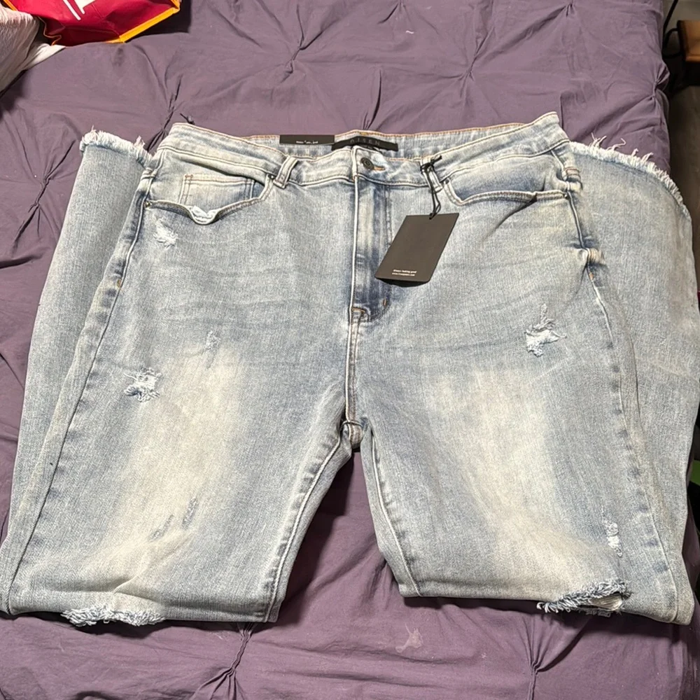 Chic Light Blue Flare Jeans - Picture 5 of 6